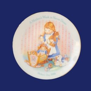 Avon A Mothers Work is Never Done Mothers Day Collectible Mini Dish [wit…